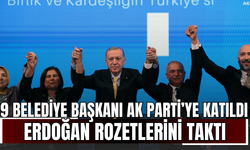 9 Belediye Başkanı AK Parti’ye Katıldı: Cumhurbaşkanı Erdoğan Rozetlerini Taktı