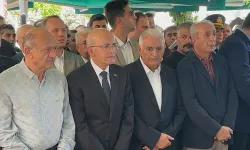 Bakan Mehmet Şimşek, Ağabeyi Nazmi Şimşek’i Son Yolculuğuna Uğurladı