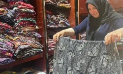 Cumalıkızık’ta Girişimci Kadın, Kendi Dikim Şalvarları Turistlere Satıyor