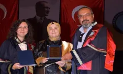 5 Çocuk Annesi 50 Yaşındaki Meltem Karaaslan Üniversiteyi Birincilikle Bitirdi