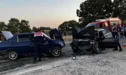 Bursa’da İki Otomobil Kafa Kafaya Çarpıştı: 1 Ölü, 3 Ağır Yaralı