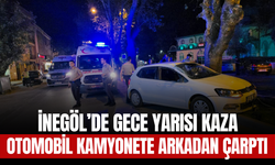 İnegöl’de Gece Yarısı Kaza: Otomobil Kamyonete Arkadan Çarptı