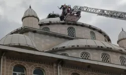 İznik'te Cami Kubbesinde Mahsur Kalan Leyleği İtfaiye Kurtardı