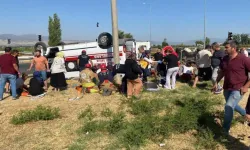 Manisa'da Ambulans ile Otomobil Çarpıştı: 2’si Ağır 7 Yaralı