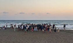 Hatay’da dalgalarla açığa sürüklenen genç boğuldu