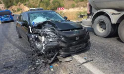 İnegöl-Yenişehir Yolunda Kamyonet ile Otomobil Çarpıştı! 3 Yaralı