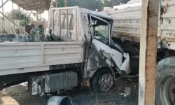 İnegöl’de Kamyonet Park Halindeki Tıra Çarptı