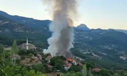 Bigadiç’te Köseler Mahallesi’ndeki Yangında Alevler 15 Evi Kül Etti