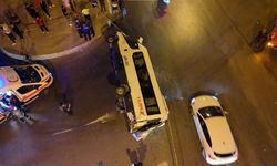 Sultanbeyli’de aşırı süratli araç minibüsle çarpıştı: 10 yaralı