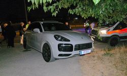 İnegöl’de İki Araç Çarpıştı: Otomobil Bahçeye Girdi