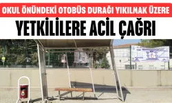 Yetkililere Acil Çağrı! İnegöl’de Okul Önündeki Otobüs Durağı Yıkılmak Üzere