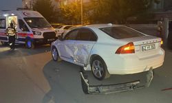 Karaman’da iki otomobil çarpıştı: 2 yaralı