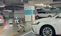 1.400 Kiloluk Aracı Elleriyle Çekti! Çinli İnsansı Robot Gücüyle Şaşırttı