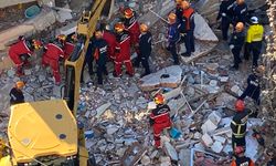 Gebze’de 6 Katlı Bina Çöktü! Bir Aile Enkaz Altında