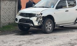 Düzce’de kamyonetle motosiklet çarpıştı