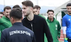 Milli Futbolcu İsmail Yüksek’ten İznikspor’a Sürpriz Ziyaret