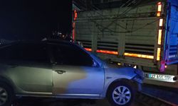 Otomobil kamyona çarptı! 2 yaralı