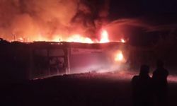 Amasya'da soğan deposu alev alev yandı