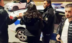 Anne ve baba, avukat kızlarını taksi durağına kilitledi