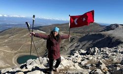 İnegöllü sporcu Güler Yıldırım, 29 Ekim Cumhuriyet yürüyüşünde Uludağ zirvesinde!