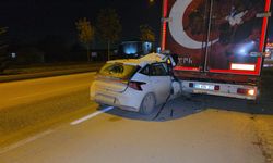 Bursa-Ankara yolunda tıra çarpan otomobilin sürücüsü yaralandı