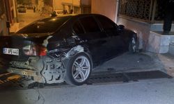 Bursa’da dur ihtarına uymayan sürücü kaçıp duvara çarptı
