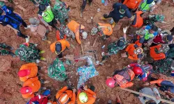 Endonezya’daki toprak kayması can aldı! 6 ölü, 17 kayıp