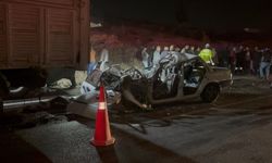 Gaziantep’te Silaj yüklü kamyona çarpan otomobilde anne ve oğlu hayatını kaybetti