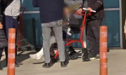 İnegöl’de yolun karşısına geçen çocuğa kamyonet çarptı