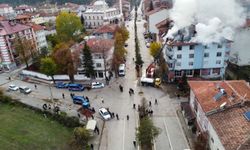 Kastamonu’da 4 katlı binanın çatısında yangın çıktı