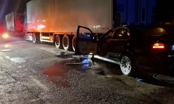 Nilüfer’de lüks otomobil tıra çarptı: Sürücü öldü