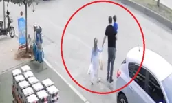 Ters Yönden Giden Forklift Baba ve İki Çocuğa Çarptı: 3 Yaralı