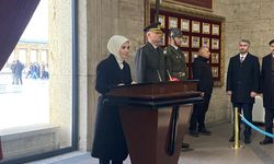 Bakan Göktaş, seçme ve seçilme hakkının 91. yılında Anıtkabir’i ziyaret etti