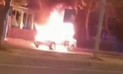 Diyarbakır'da seyir halindeki otomobil alev topuna döndü