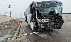 Kayseri İncesu’da İşçi Servisi Tır Dorsesine Çarptı: 22 Yaralı