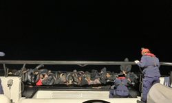 Çeşme açıklarında operasyon: 62 düzensiz göçmen yakalandı