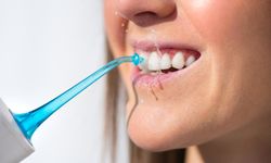 Ağız Duşu Nedir? Ağız Duşu Nasıl Kullanılır ve Diş Temizliğinde Ne Kadar Etkilidir?