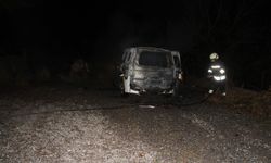 Ailesine kızıp aracını yaktı