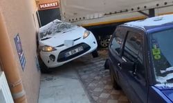 Sürücüsünün kontrolünü kaybettiği tır park halindeki 4 otomobile çarptı