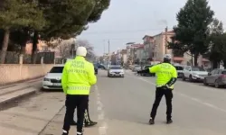 İnegöl’de korsan taksi operasyonu: Sürücü ve yolculara ceza yağdı