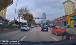 Bursa'da motorcunun ölümden döndüğü anlar kamerada!