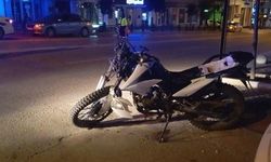 Bursa'da Motosiklet Otomobile Çarptı!