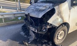 Bursa’da seyir halindeki minibüs alev topuna döndü!