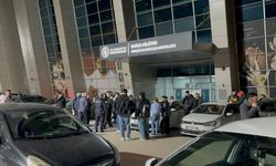 Bursa’da spor salonu girişinde bıçaklı kavga: 1’i ağır 2 kişi yaralandı