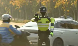 Çin Trafikte Yeni Dönemi Başlattı! İnsansı Robotlar Polisliğe mi Başlıyor?