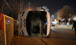 Niğde’de İşçi Servisi ile Otomobilin Çarpıştığı Kazada 11 Kişi Yaralandı