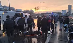 Maltepe D-100’de servis minibüsü devrildi: 5 yaralı