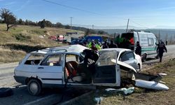 İki otomobilin çarpıştığı kazada yaşlı çift hayatını kaybetti