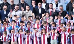 İnegöl’de 65 Öğrenciye Forma Desteği Verildi