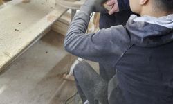 İnegöl’de işçi elini tahtaya çaktı!